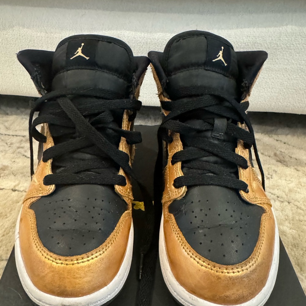 Jordan 1 mid SE (PS) kids 2.5Y with box